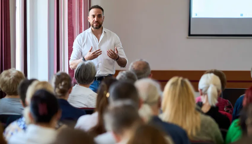 Tájékoztató előadás a Mesterséges Intelligencia használatáról és beszámoló a XVII. Kerületi Tagcsoport tevékenységéről