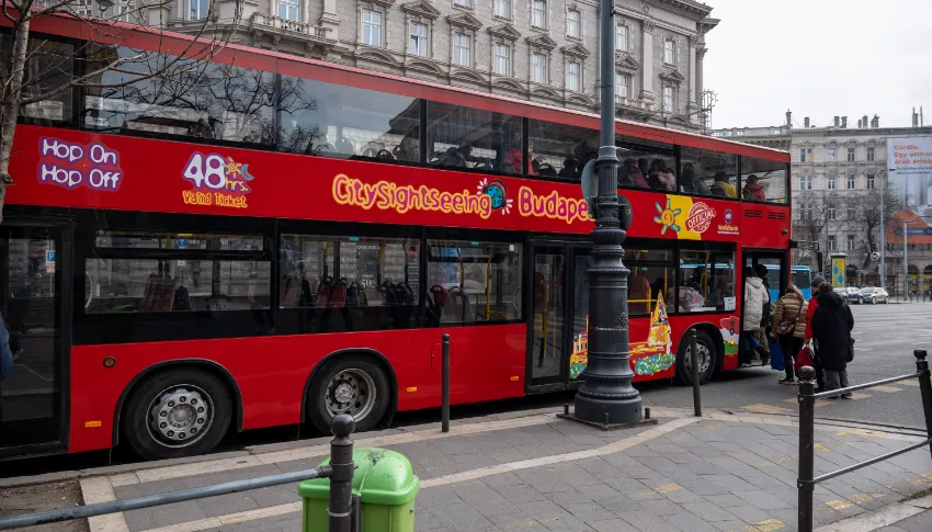 Budapesti buszos városnézések kilencven percben magyar és angol nyelven az idegenvezetőképzésben résztvevő hallgatóknak, turisztikai szakembereknek, utazási irodák referenseinek