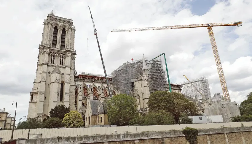 A párizsi Notre-Dame székesegyház tetőszerkezetének újjáépítése - szakmai előadás