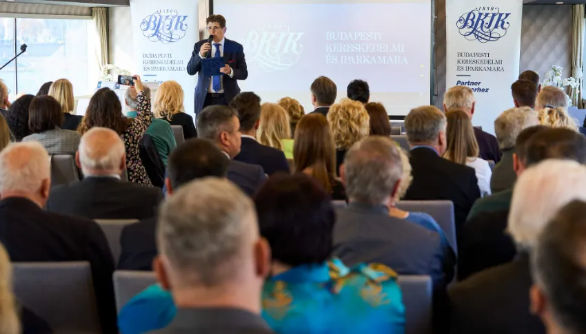 KAMARÁK A HAJÓN, középpontban a budapesti vendéglátás