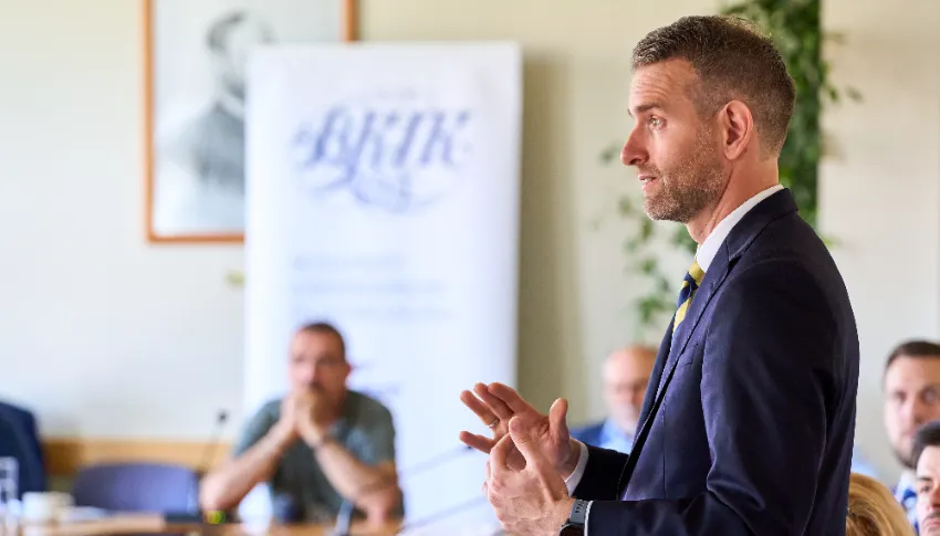 Steiner Attila energetikáért felelős államtitkár a BKIK rendezvényén