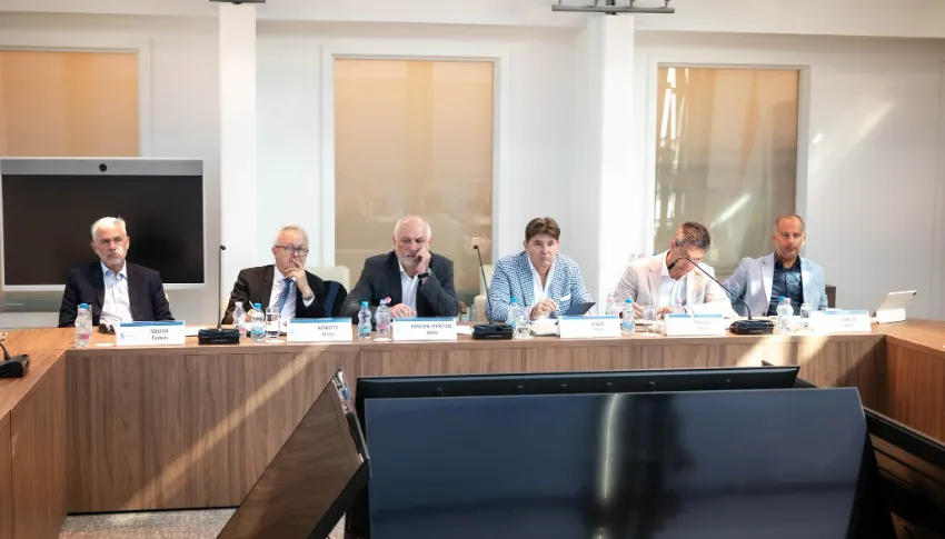 Az áfa alanyi adómentesség értékhatárának további többlépcsős emelését javasolja a Kamara