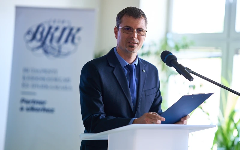 0002-BKIK-web-26-04-15-SG201135