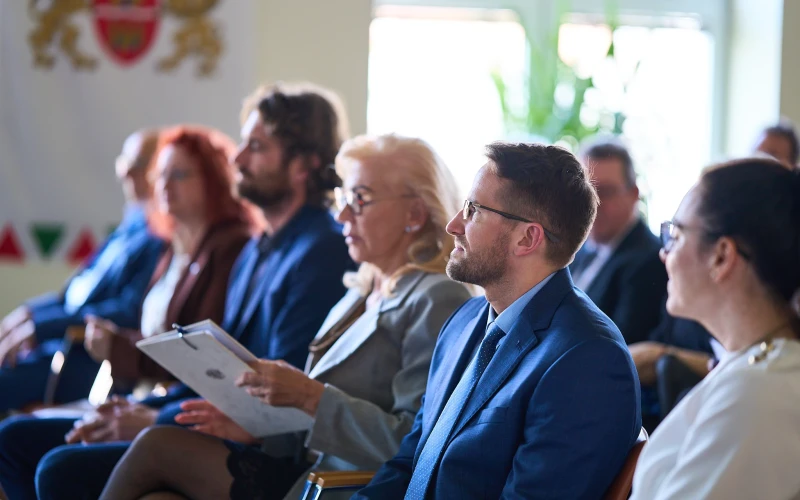 0004-BKIK-web-26-04-15-SG201138